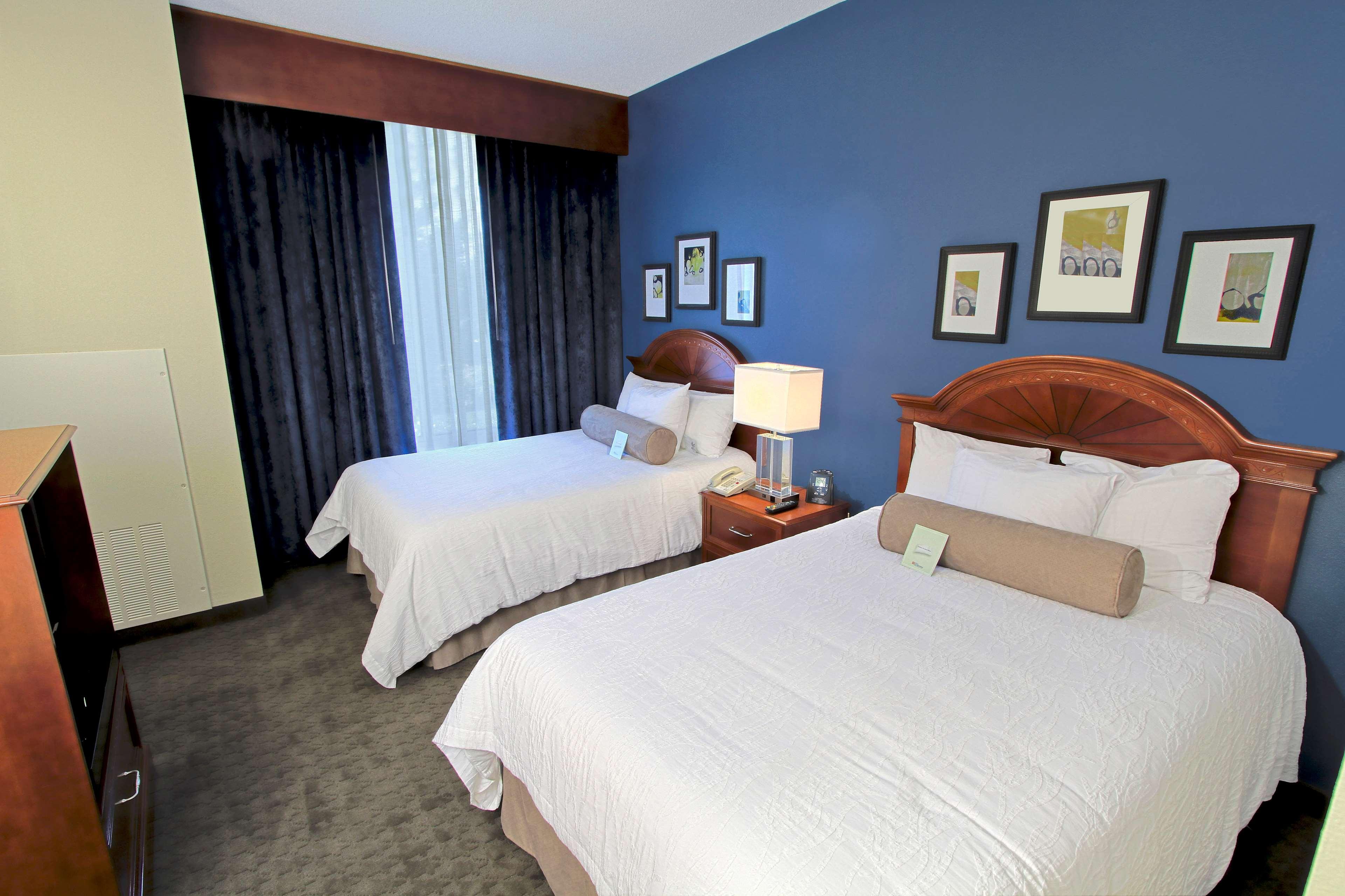 Hilton Garden Inn Westbury Bilik gambar