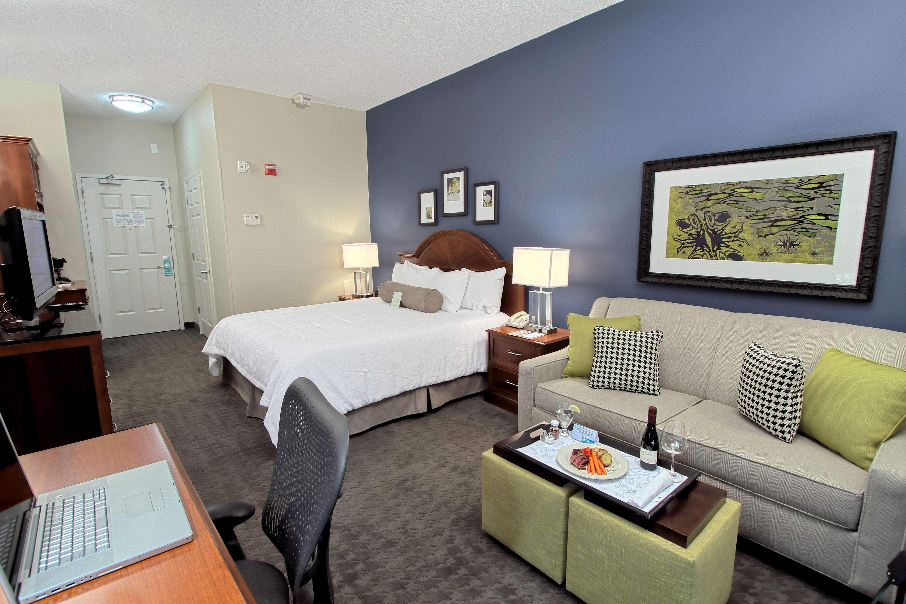 Hilton Garden Inn Westbury Bilik gambar