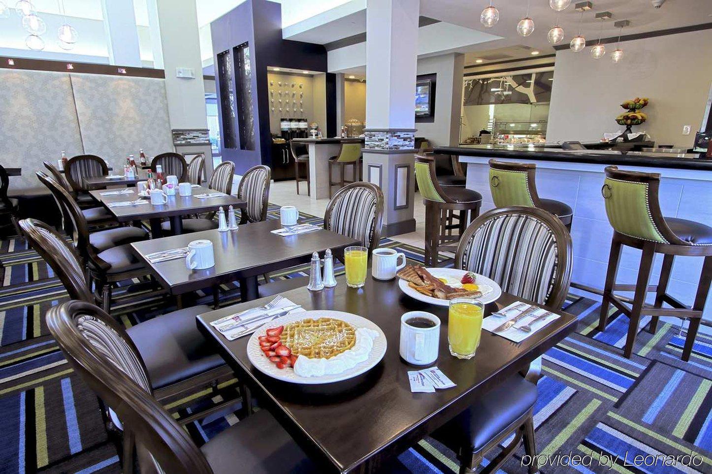 Hilton Garden Inn Westbury Restoran gambar