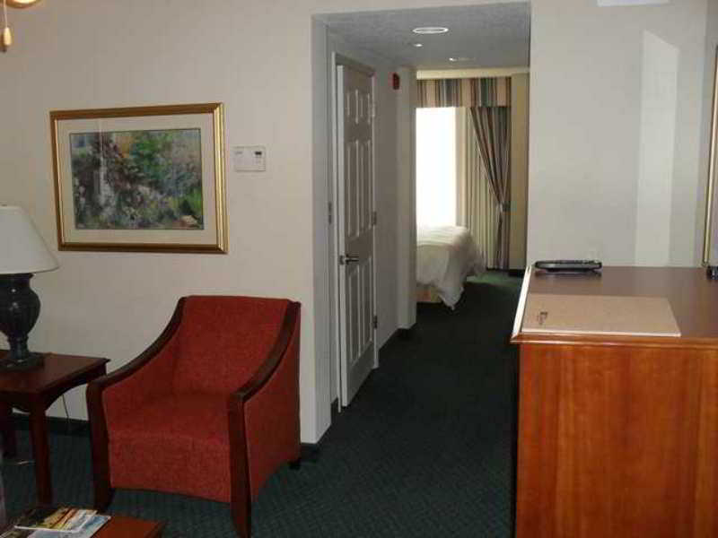 Hilton Garden Inn Westbury Bilik gambar